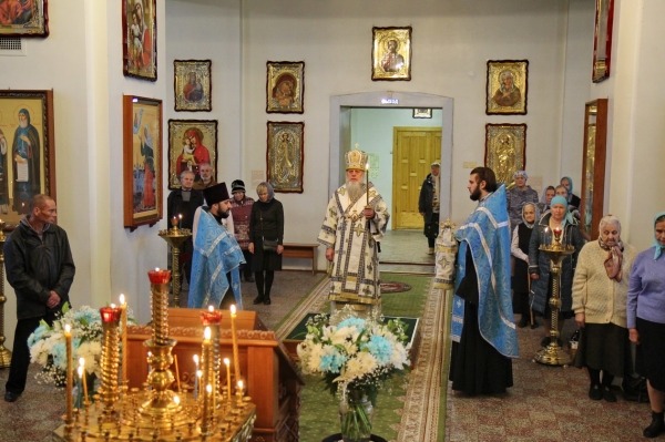 Накануне праздника Рождества Пресвятой Богородицы епископ Василий совершил Всенощное бдение 