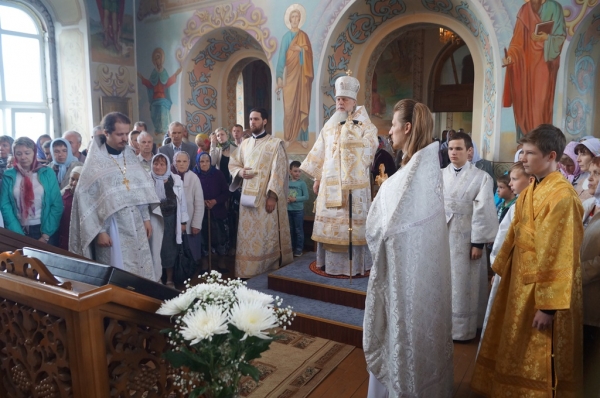В день памяти святых отцов Первого Вселенского Собора епископ Василий совершил Литургию в храме Владимирской иконы Божией Матери г. Котласа