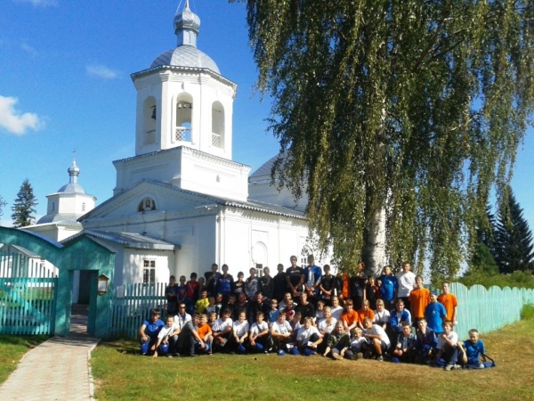 19 АВГУСТА В ПРАЗДНИК ПРЕОБРАЖЕНИЯ ГОСПОДНЯ ВОСПИТАННИКИ АРХАНГЕЛЬСКОЙ РЕИОНАЛЬНОЙ ФЕДЕРАЦИЯ «УНИВЕРСАЛЬНОГО БОЯ» И АРХАНГЕЛЬСКОЙ РЕИОНАЛЬНАЯ ФЕДЕРАЦИЯ СТРЕЛЬБЫ ИЗ ЛУКА Г. СЕВЕРОДВИНСК И Г. АРХАНГЕЛЬСКА МОЛИЛИСЬ В ХРАМЕ СВЯТОГО БОГОЯВЛЕНИЯ В СЕЛЕ ТУРОВЕЦ.