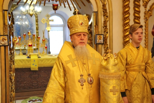 В Неделю 21-ю по Пятидесятнице епископ Василий совершил Божественную литургию в Котласе