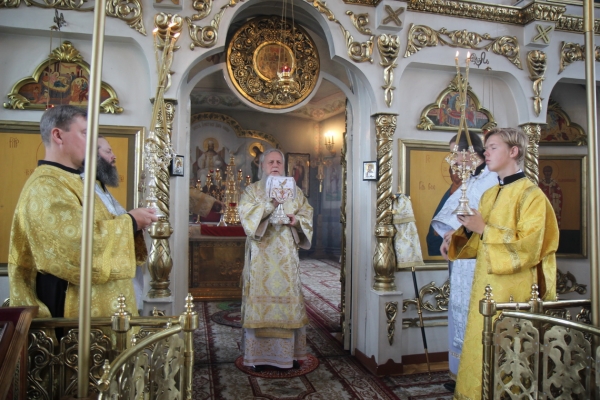 Епископ Василий совершил Божественную литургию в Котласе