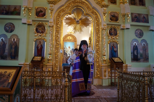 Епископ Василий совершил Всенощное бдение накануне Рождества Пресвятой Богородицы в храме прп. Лонгина Коряжемского г. Коряжма