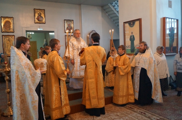 Епископ Василий совершил Всенощное бдение накануне 5-й недели по Пятидесятнице в Свято-Лонгиновом храме г. Коряжма