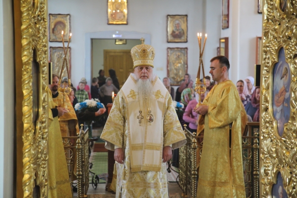 В день памяти свт. Иоанна Новгородского епископ Василий совершил Литургию в Коряжме