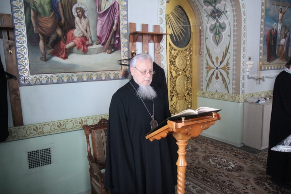 Епископ Василий в понедельник первой седмицы Великого поста молился за уставным богослужением в храме свт. Николая Чудотворца