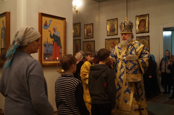 Накануне Сретения Господня епископ Василий совершил Всенощное бдение в Свято-Лонгиновом храме г. Коряжма