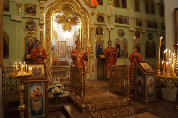 В праздник Светлого Христова Воскресения епископ Василий возглавил Праздничное Богослужение в Свято-Лонгиновом храме г. Коряжма