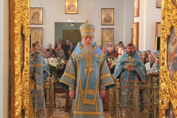 Епископ Василий совершил Божественную литургию в праздник Введения во храм Пресвятой Богородицы