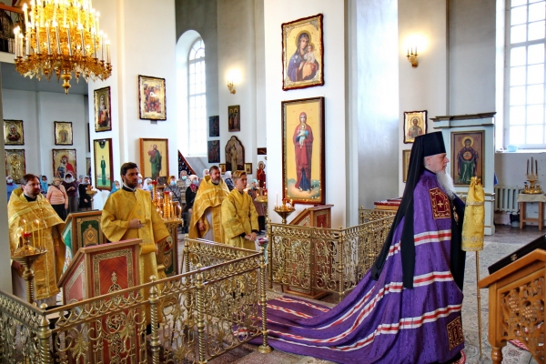 В день памяти благоверного князя Александра Невского епископ Василий совершил Литургию в Коряжме