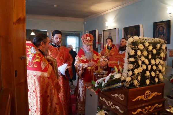 В Пятницу Светлой седмицы епископ Василий совершил Литургию в храме Тихвинской иконы Божией Матери п. Вычегодский
