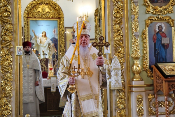 В Неделю 11-ю по Пятидесятнице епископ Василий совершил Божественную литургию в Коряжме