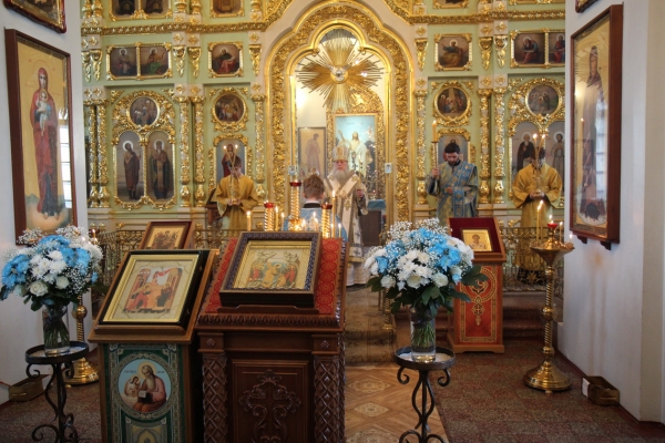 Накануне Благовещения Пресвятой Богородицы епископ Василий совершил Всенощное бдение в Коряжме
