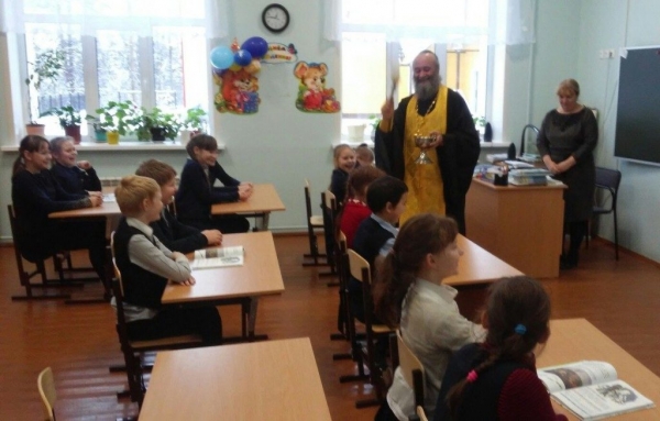В Судроме состоялось освящение школы