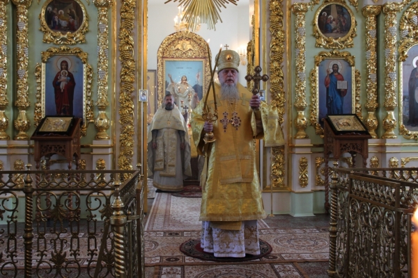 В день памяти Всех святых в земле Русской просиявших епископ Котласский Василий совершил Литургию в Коряжме