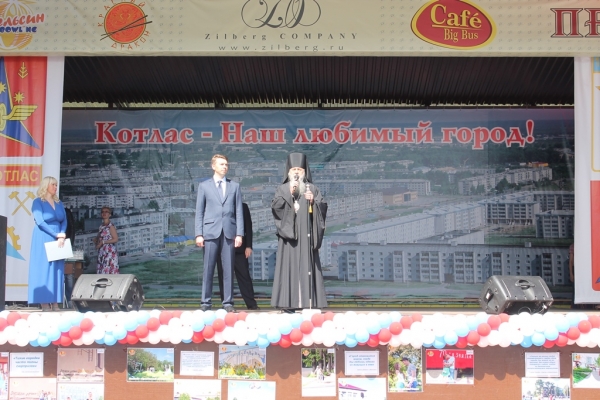 Епископ Василий поздравил жителей Котласа с Днем города