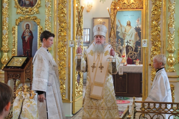 В праздник Рождества Иоанна Крестителя епископ Василий совершил Божественную литургию в Свято-Лонгиновом храме г. Коряжма