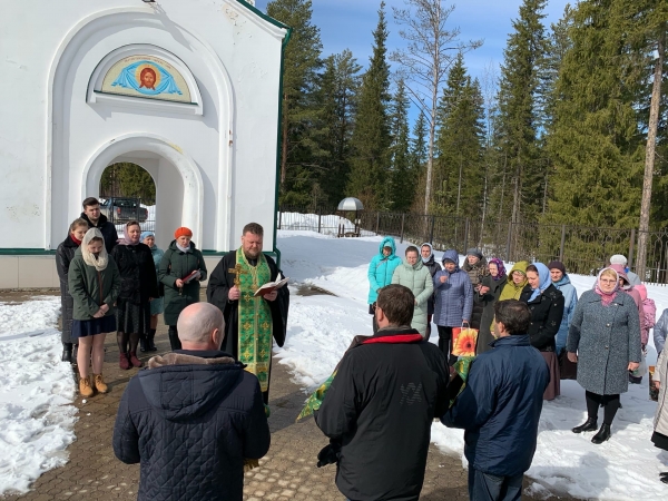 Участники крестного хода в Урдоме помолились об избавлении от вредоносного поветрия