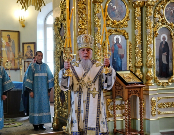 Накануне Успения Пресвятой Богородицы епископ Василий совершил Всенощное бдение в Коряжме