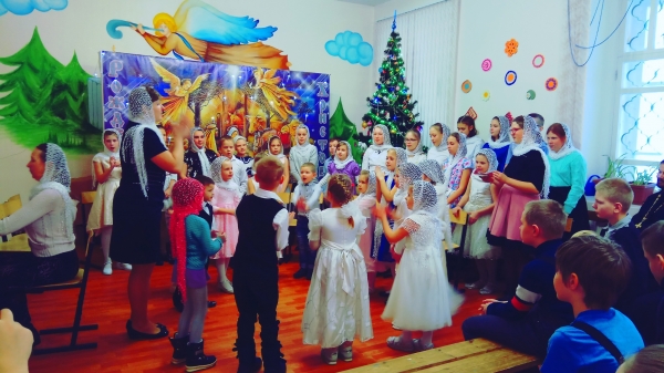 Воспитанники Воскресной школы поздравили прихожан Свято-Лонгинова храма с Рождеством Христовым