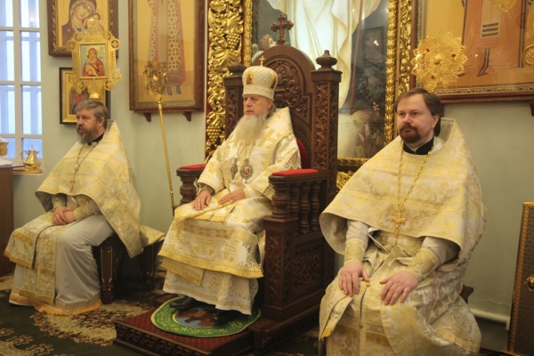 Епископ Василий совершил Божественную литургию в Свято-Лонгиновом храме г. Коряжмы