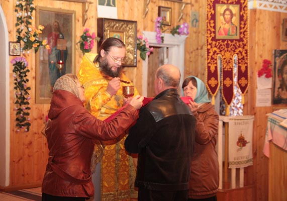 Прихожане Свято-Троицкого храма с. Красноборск совершили паломническую поездку в Пинегу, чтобы молитвенно почтить память преп. Сергия Малопинежского  