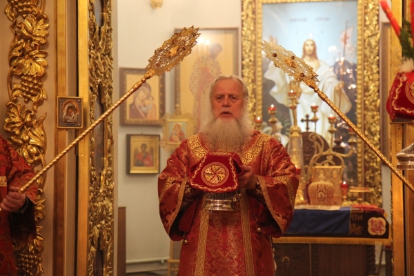 В праздник Светлого Христова Воскресения епископ Василий возглавил Праздничное Богослужение в Коряжме