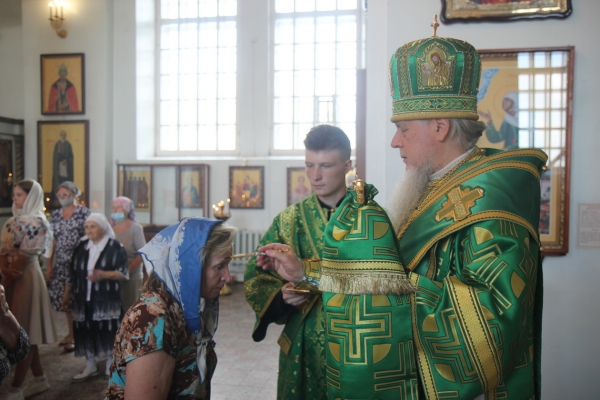 Накануне дня памяти прп. Сергия Радонежского епископ Василий совершил Всенощное бдение в Коряжме