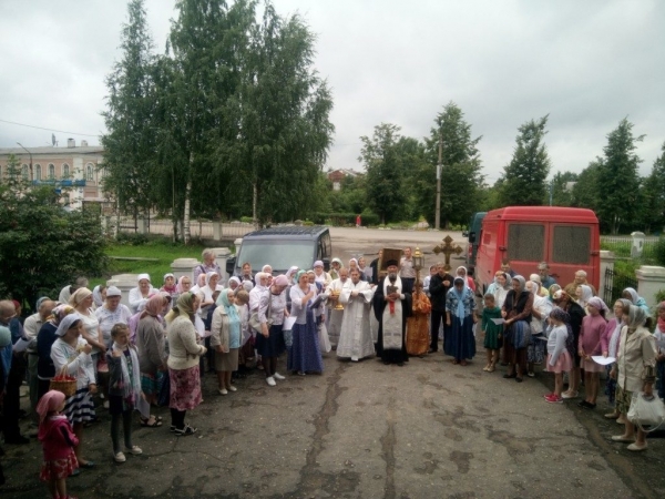 В Вельске прошел Крестный ход к Преображенскому собору