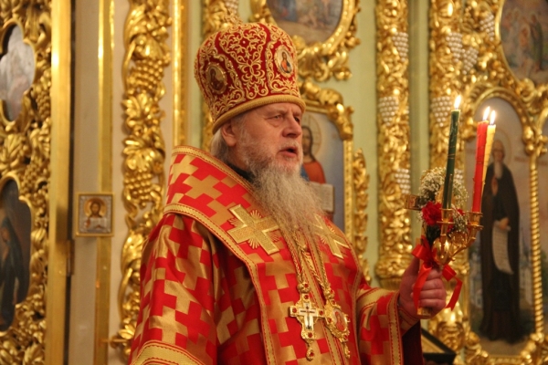 В праздник Светлого Христова Воскресения епископ Василий возглавил Праздничное Богослужение в Коряжме