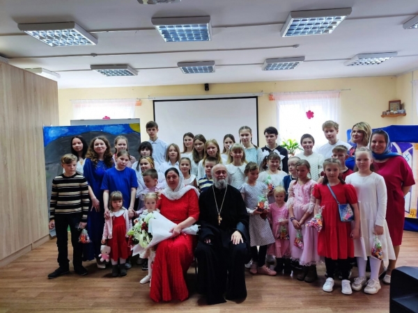 В Духовно-просветительском центре г. Вельска прошло Пасхальное представление