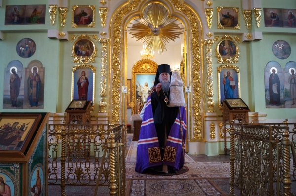 Накануне недели 12-й по Пятидесятнице епископ Василий совершил Всенощное бдение в храме прп. Лонгина Коряжемского