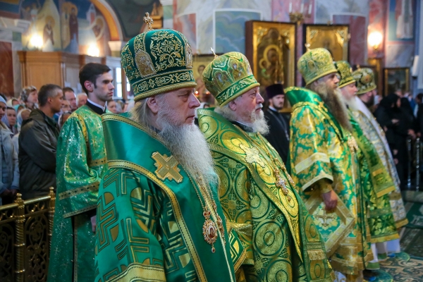 В Дивеевском монастыре совершены молебен с акафистом преподобному Серафиму Саровскому, благодарственный молебен и Божественная литургия