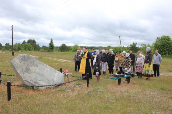 В деревне Ровдино установлен памятный камень павшим воинам ВОВ