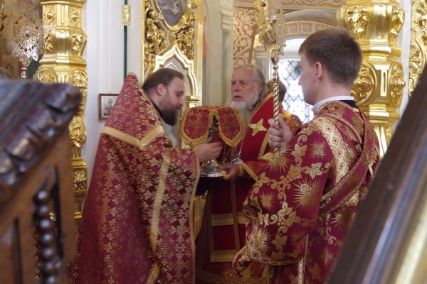 Епископ Василий сослужил Митрополиту Георгию Божественную литургию в Старопечерской церкви Нижнего Новгорода