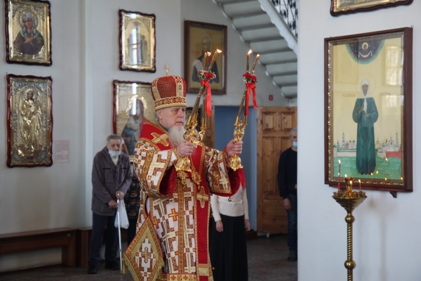 В праздник Воскресения Христова епископ Василий совершил Великую Вечерню 