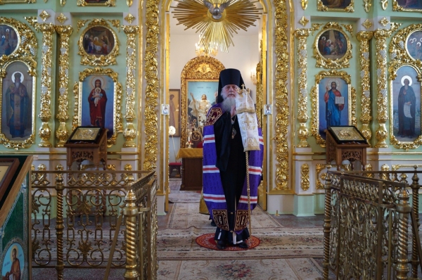 Накануне успения праведной Анны епископ Василий совершил всенощное бдение в храме прп. Лонгина Коряжемского
