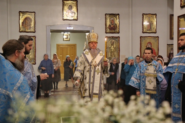 Накануне Покрова Пресвятой Богородицы епископ Василий совершил Всенощное бдение в Коряжме
