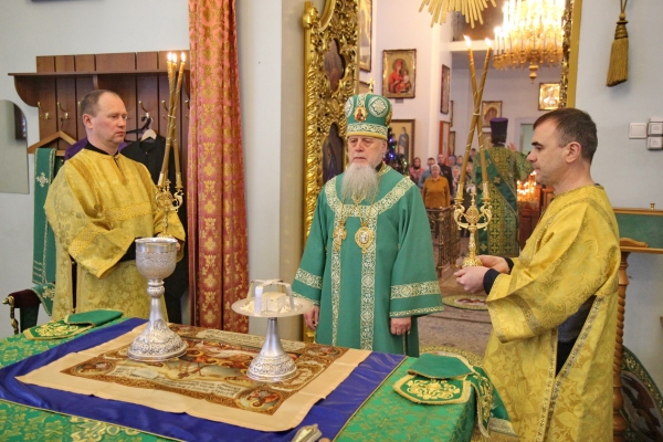 Епископ Василий в день памяти прп. Серафима Саровского совершил Божественную литургию в Коряжме