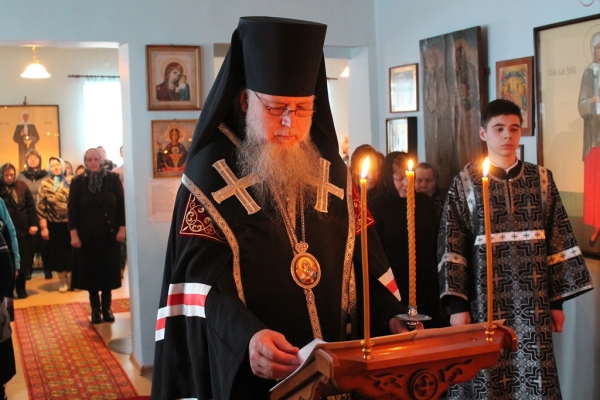 Епископ Василий совершил повечерие с чтением Великого канона прп. Андрея Критского в храме Тихвинской иконы Божией Матери пос. Вычегодский