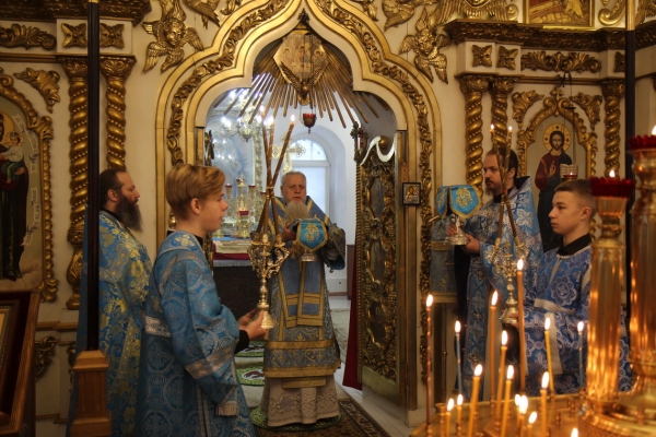 Епископ Василий совершил Божественную литургию в день памяти великого князя Александра Невского 