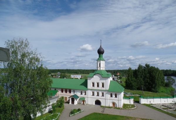 Прихожане Свято-Успенского храма г. Вельска побывали в Антониево-Сийском монастыре