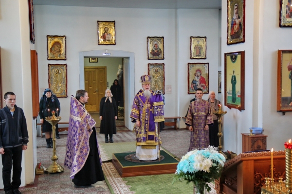 Накануне дня памяти прп. Марии Египетской епископ Василий совершил Всенощное бдение