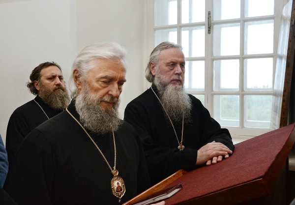В неделю 10-ю по Пятидесятнице епископ Василий молился в храме Распятия Господня (Соловецкий архипелаг)