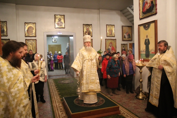 Епископ Василий совершил Всенощное бдение накануне Рождества Христова