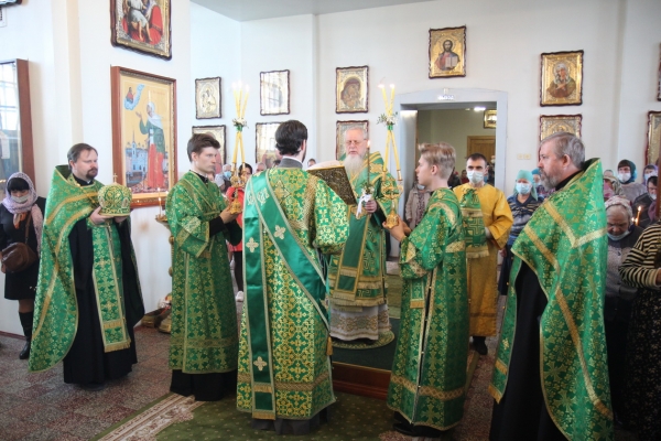 Накануне Вербного воскресенья епископ Василий совершил Всенощное бдение 