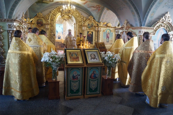 В день памяти перенесения из Едессы в Константинополь Нерукотворенного Образа Господня епископ Василий совершил Божественную литургию