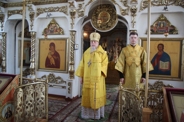 В день памяти свт. Луки Крымского епископ Василий совершил Божественную литургию в Котласе