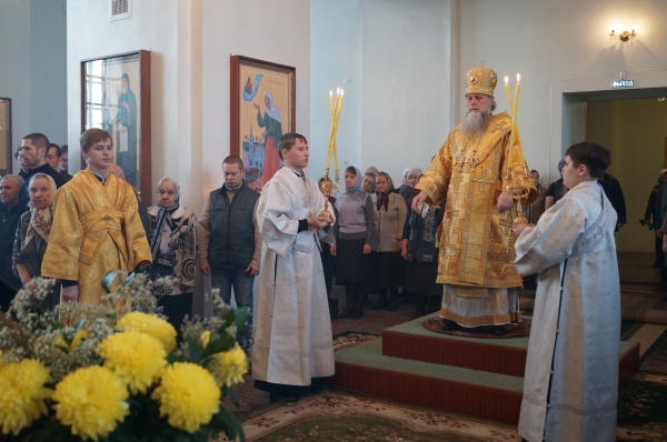 В неделю сыропустную епископ Василий совершил литургию в храме прп. Лонгина Коряжемского