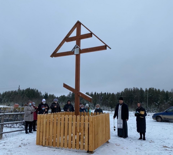 В поселке Лупья Ленского района освящен поклонный Крест
