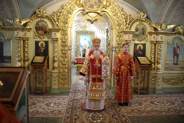 В престольный праздник епископ Василий совершил Божественную литургию в Коряжме